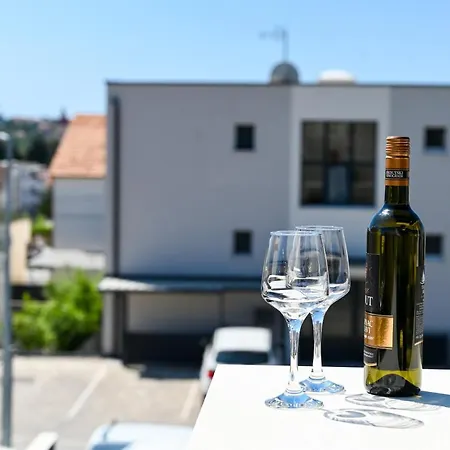 Laura, Free Parking, Balcony, 4 Ppl