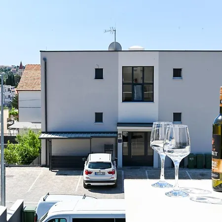 Laura, Free Parking, Balcony, 4 Ppl Trogir