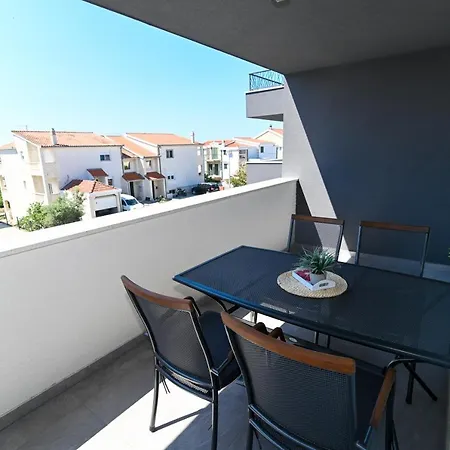 Laura, Free Parking, Balcony, 4 Ppl * Trogir