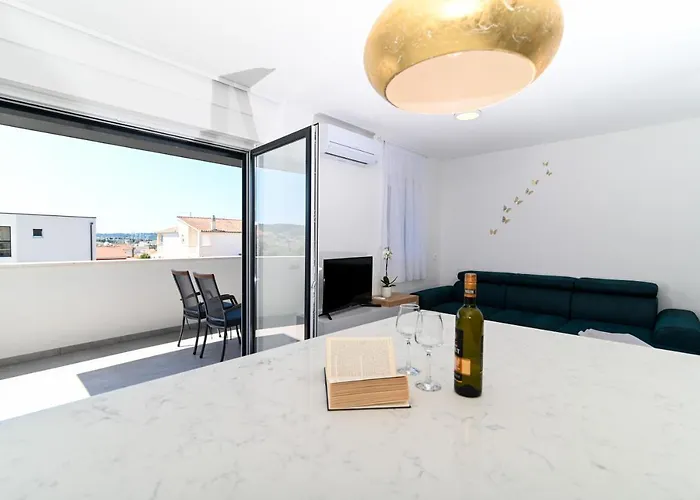 Laura, Free Parking, Balcony, 4 Ppl 特罗吉尔