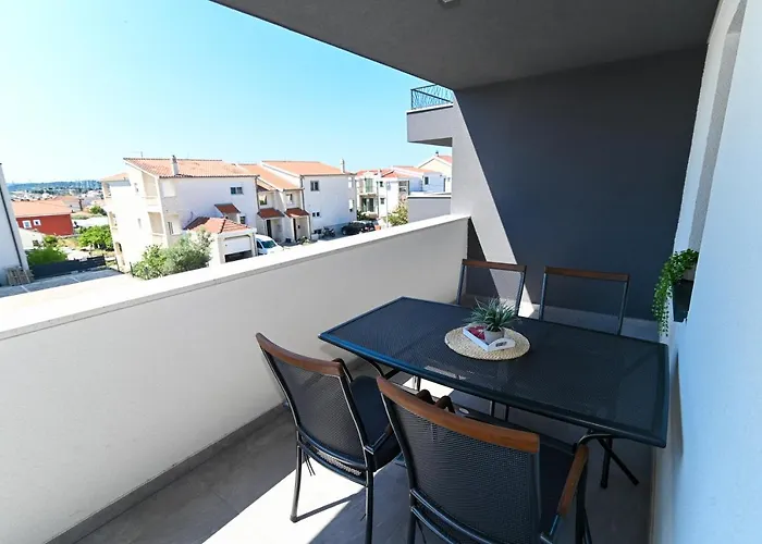 Laura, Free Parking, Balcony, 4 Ppl * 特罗吉尔