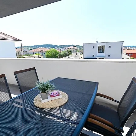 Apartman Laura, Free Parking, Balcony, 4 Ppl Trogir