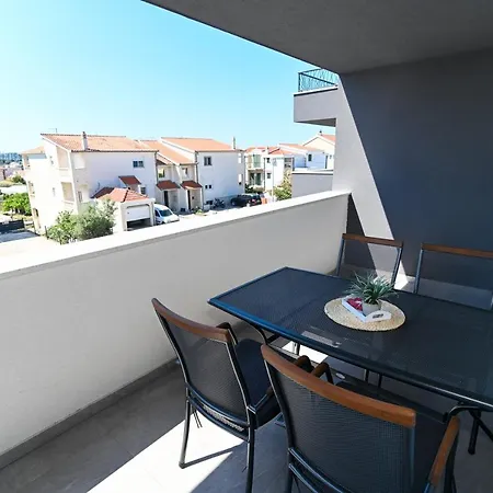 Laura, Free Parking, Balcony, 4 Ppl *